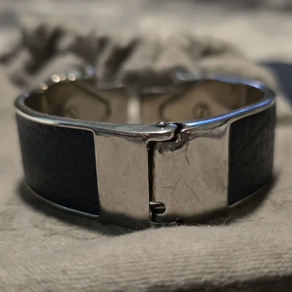 ALEXANDER MCQUEEN Leather & Metal Twin Skull Hinged Cuff